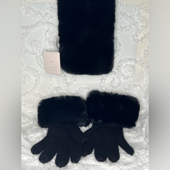 LC LAUREN CONRAD • BLACK FAUX FUR SCARF & GLOVES • NWT - Picture 1 of 3